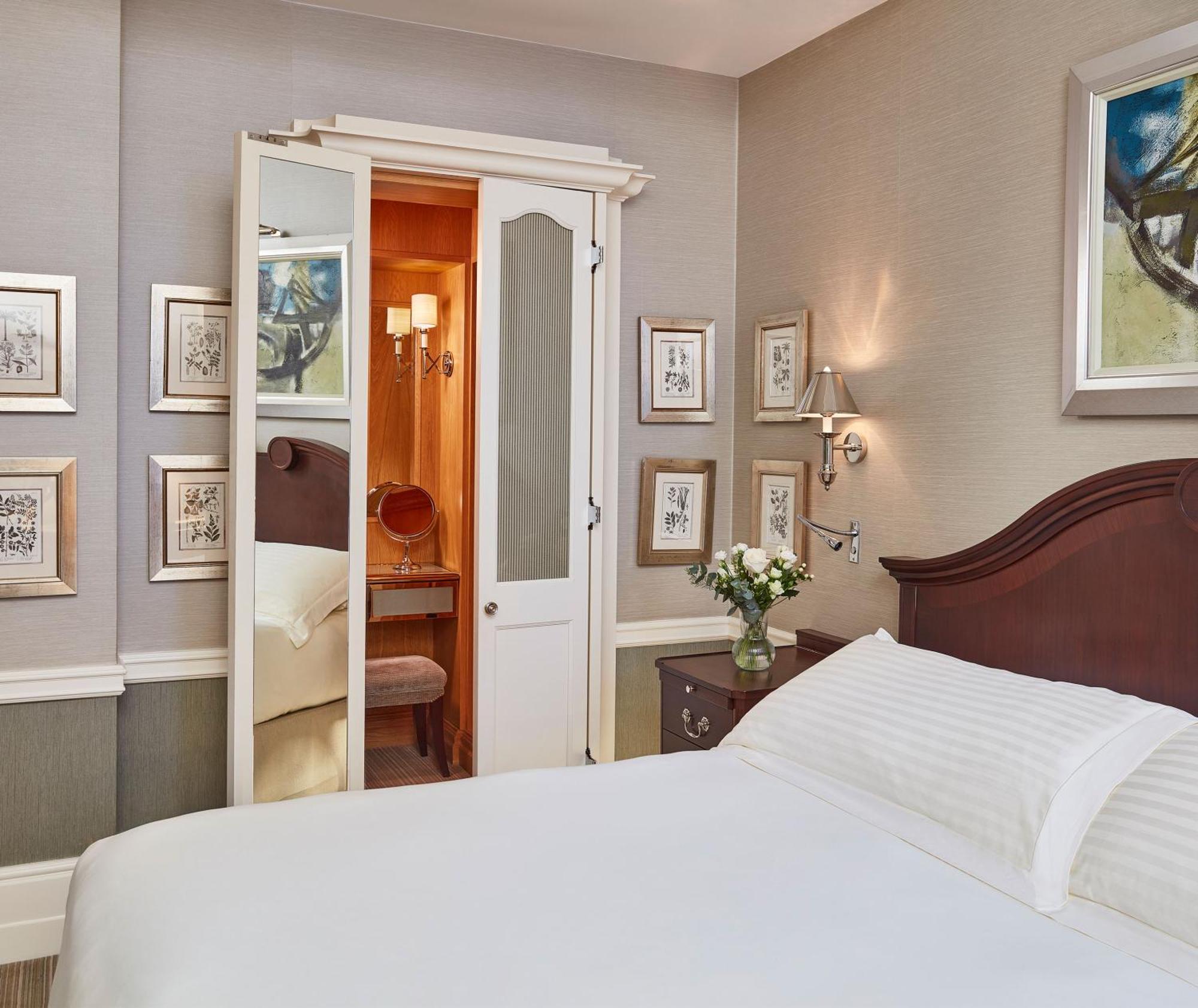The Connaught, Maybourne London Exterior photo