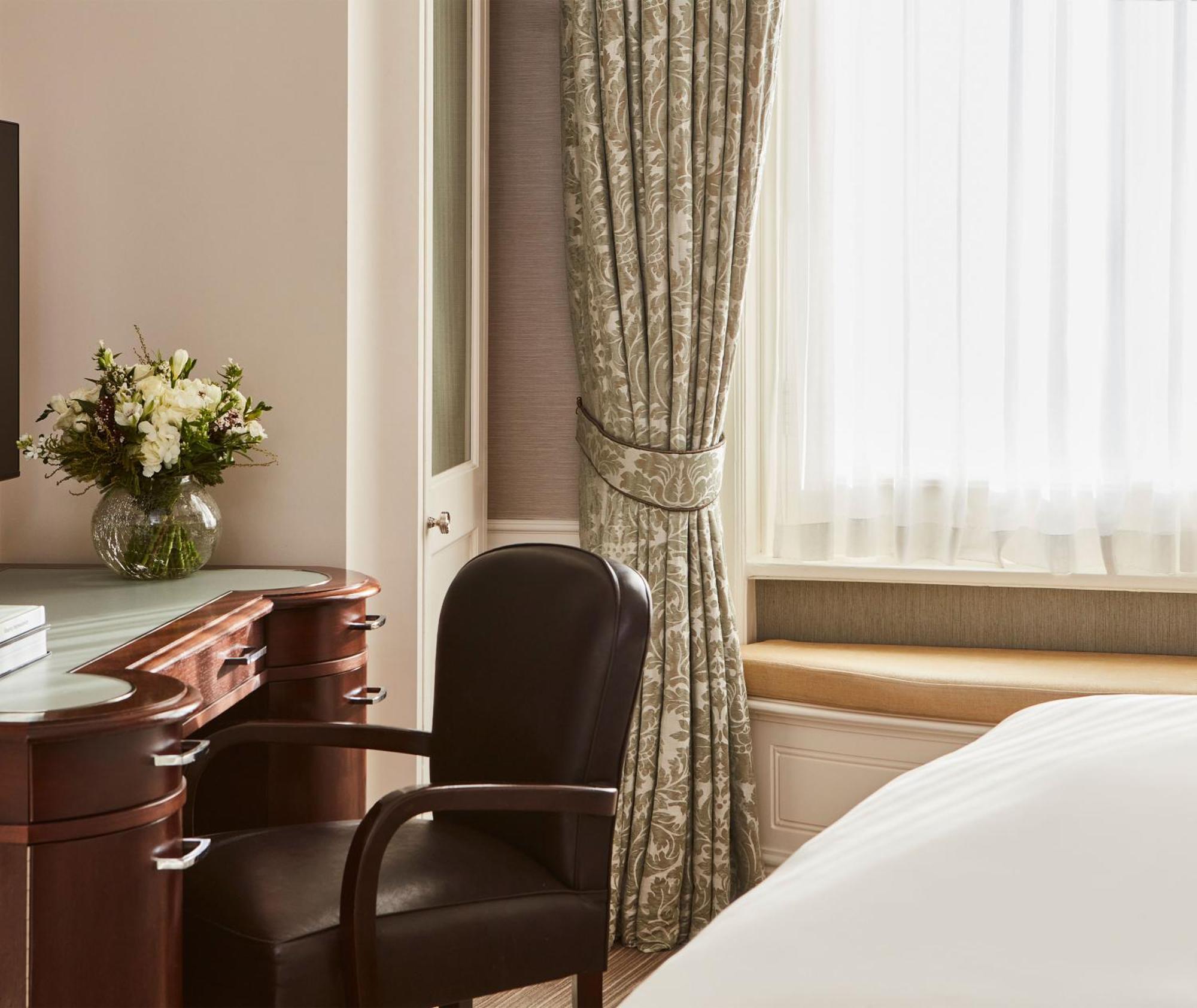 The Connaught, Maybourne London Exterior photo