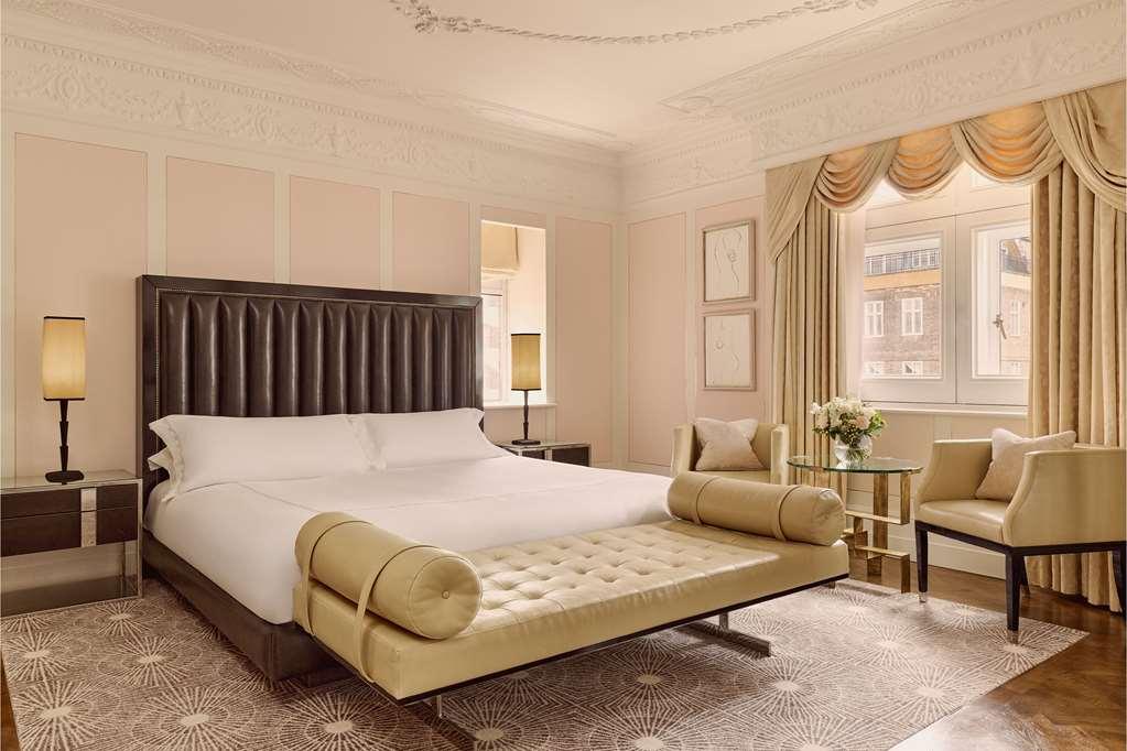 The Connaught, Maybourne London Room photo